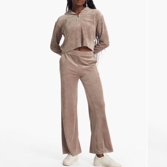 Vuori Haven Hoodie and wide leg Set - Picture 1 of 10